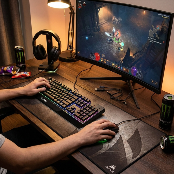 Vigor GK30 keyboard and mouse combo in use - lifestyle